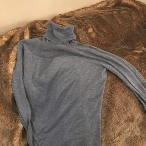 Banana Republic soft, lightweight turtleneck